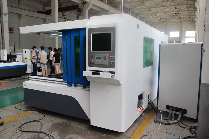 ผู้ผลิตในจีน เครื่องตัดเลเซอร์แผ่นโลหะ IPG 700w